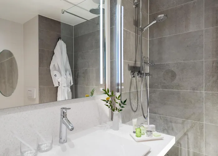 Hotel Nh Altona 4*