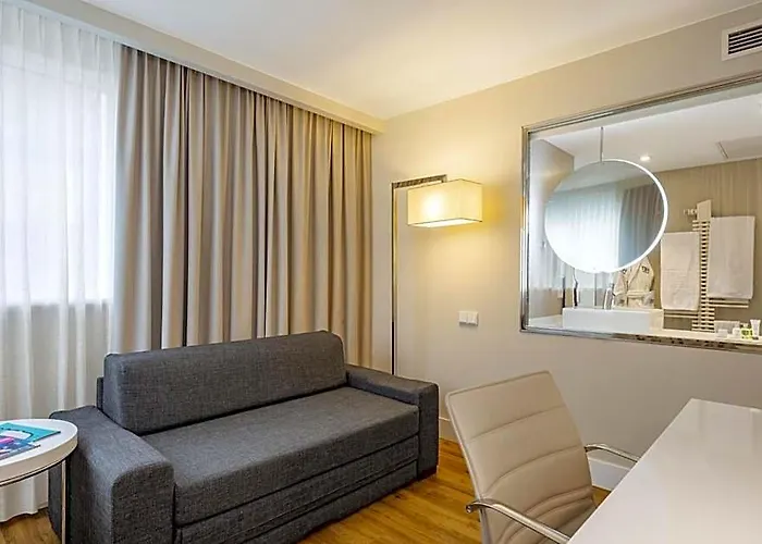 Nh Altona Hotel 4*