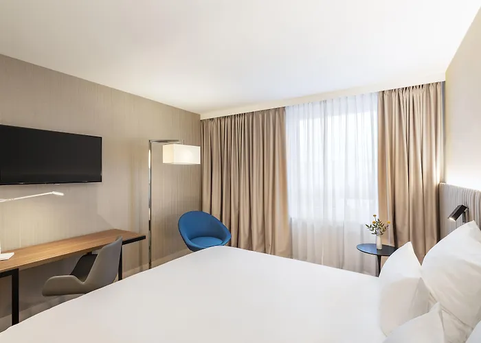 Nh Altona Hotel 4*