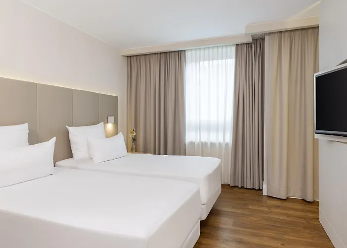 Nh Altona Hotel 4*