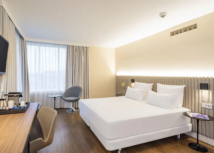 Hotel Nh Altona 4*